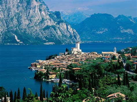 Lake Garda In Malcesine Italy Spectacular Places