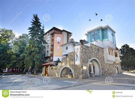 +43(0) das haus im ortskern von jennersdorf wird dem motto „die schönsten häuser in einer stadt seien. Haus Von Mutter Teresa, Skopje, Mazedonien Redaktionelles ...