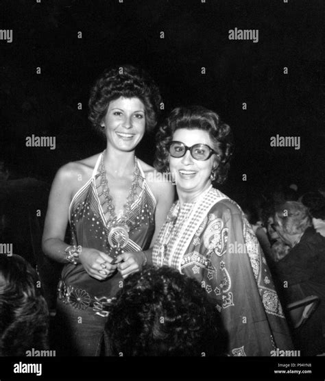 1960 S 1970 S Tina Sinatra With Her Mother Nancy Sinatra Credit Globe Photos