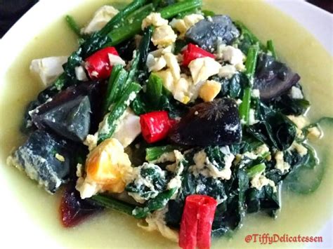 How to make spinach and eggs scramble. 3 Trio Eggs With Spinach | Spinach egg, Asian recipes ...