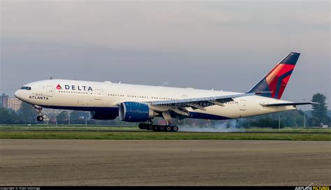 N702dn Delta Air Lines Boeing 777 200er At Amsterdam Schiphol