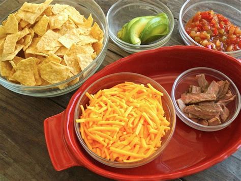 Top each with 1 tablespoon toasted chile salsa and 1 teaspoon crema. Father's Day Steak Nachos Recipe (Quick and Easy for the ...