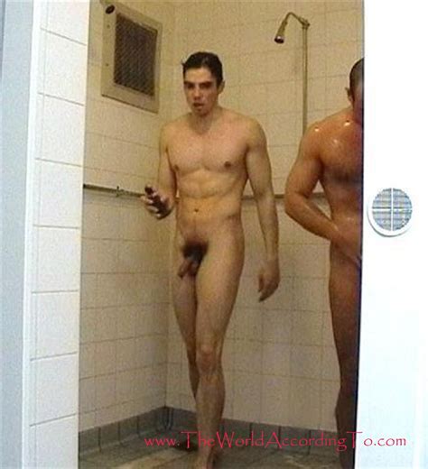 Se Filtra La Foto Del Futbolista Kaka Desnudo Zona Gay