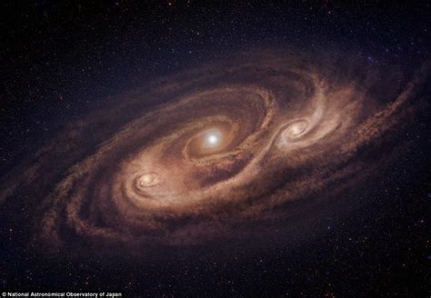 Astronomers Capture The Sharpest Image Yet Of A Monster Galaxy 124