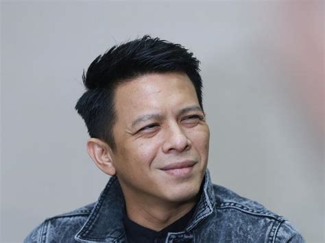 Foto ariel kecil dan noah. Cerita Ariel Noah Sebelum Terkenal: Buka Jasa Reparasi Sepeda dengan Upah Hanya Rp200 Sampai 300 ...