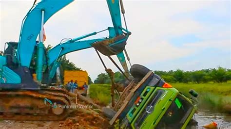 Alat Berat Excavator Evakuasi Mobil Tronton Beko Kobelco Beko Mobil