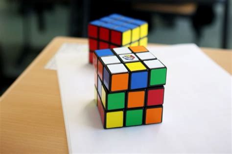 Le Rubiks Cube Fête Ses 40 Ans