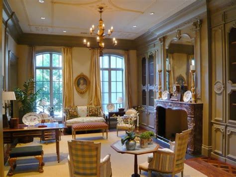 Furniture generally includes french royal style antiques or heirlooms. Easy Tips to Make Classic Style Living Room Ideas - Home ...