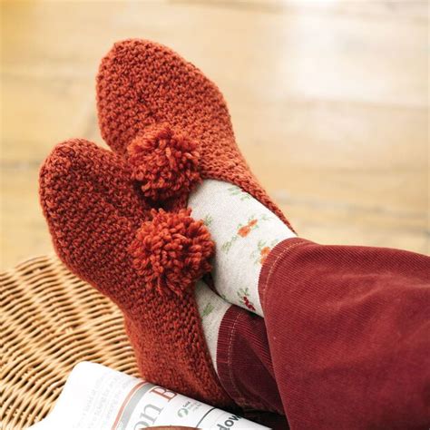 Patons Textured Slippers S Yarnspirations In 2020 Knitted Slippers Pattern Slippers