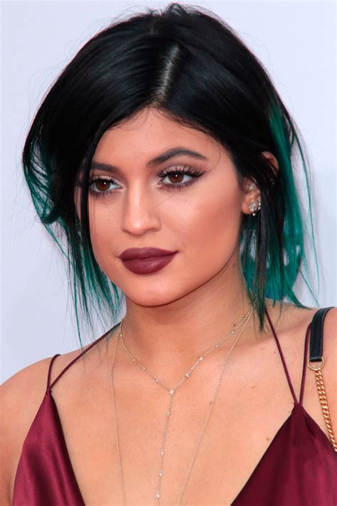 Jeff bezos, mark zuckerberg, and alice walton all make more than $us1 million an hour, thanks to their multibillion annual earnings. Kylie Jenner Spends How Much On Her Moisturiser Brush?!