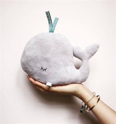 Stricken zusammennähen selbermachen nähen nähen hacks kreatives nähen nähen lernen hand genäht nadel und faden. Grauer Wal Kuscheltier - Meer Tier Weichei plushie | Wal ...