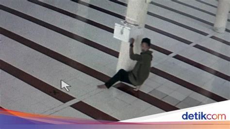 Pria Di Polman Curi Isi Kotak Amal Masjid Aksinya Terekam Cctv