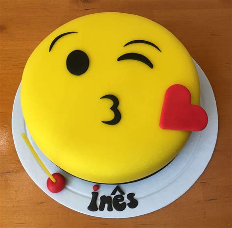 Emoji Bolo Cake Cakedesign Party Cakes Cake Desserts