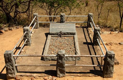 Grave Of Piet Retief Below The Memorial On Kwamatiwane Hil Flickr