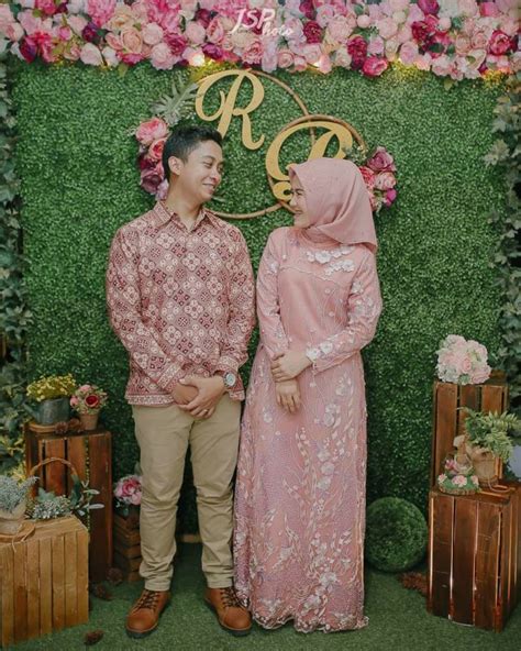 *co ada kantong di kiri. Baju Kemeja Lamaran Couple - 40 Baju Lamaran Ideas Kebaya Kebaya Lace Model Kebaya / Baju couple ...