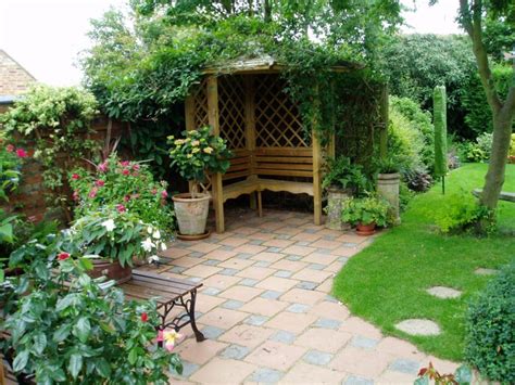 Le patio, complété par une coursive installée sur toute la largeur du cottage, constitue une terrasse de plus de 22 m² offrant une vue imprenable sur la. THE GARDEN @ Beech Cottage B&B
