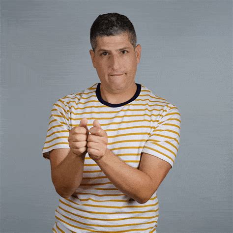 הוא בפניקה, עוד עשרה קילומטר עוד שני קילומטר. מי אנחנו | דיתיאטרו - סדנאות. סימולציות. הופעות.