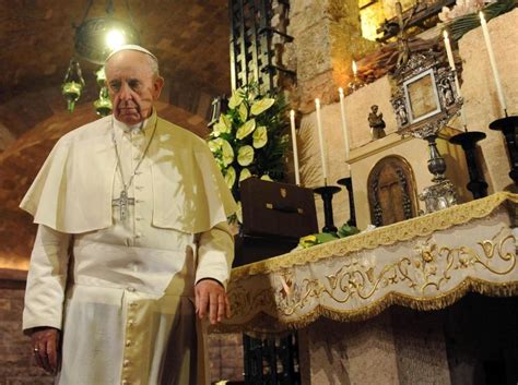 El Papa Francisco Visitó Asís La Tierra Donde Nació El Santo Del Que