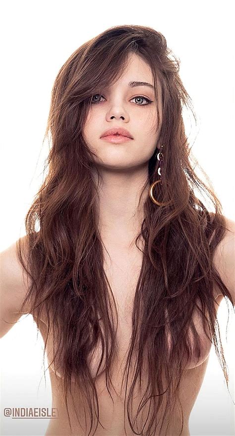 India Eisley Escenas de sexo explícito y desnudo de películas