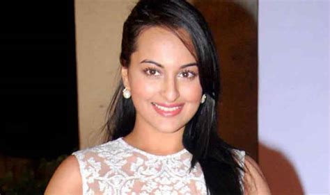 Sonakshi Sinha Scared Of Reading Through Her Father Shatrughan Sinhas