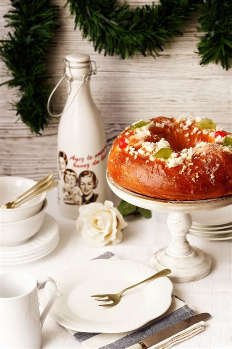 On the 6th of january it's spanish. Roscon de reyes (In Spanish With Translation On The Side ...