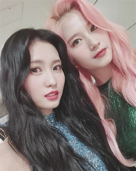 Twice Momo And Sana Instagram Twicetagram Nayeon Kpop Girl Groups Korean Girl Groups Kpop