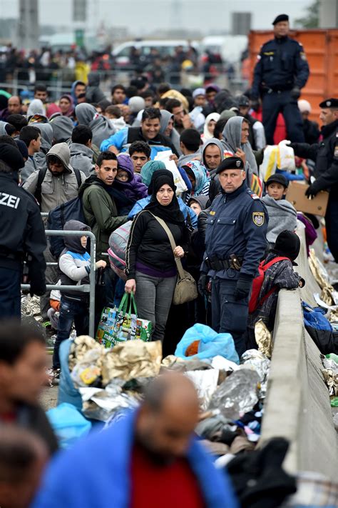 Migrant crisis - CBS News