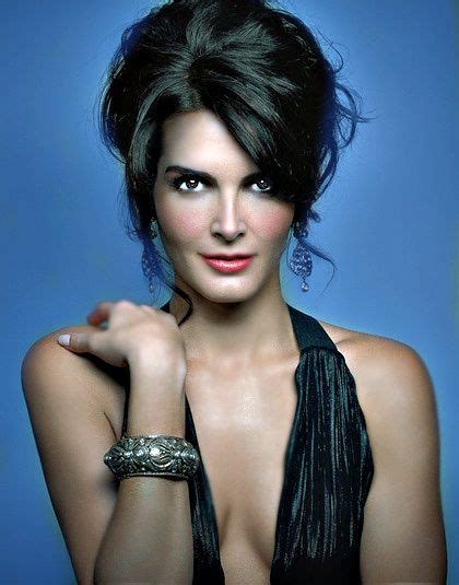 Angie Harmon In 2021 Angie Harmon Fashion Makeup Models Makeup