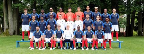 The france national football team (french: Foot : l'équipe de France dévoile sa photo officielle pour le Mondial en Russie