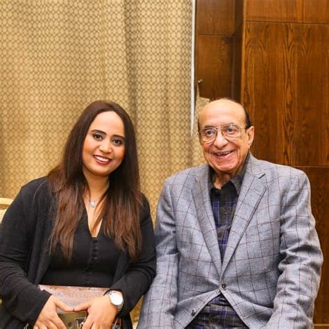 يختار الفنان التشكيلى أحمد حمدى موديل / نموذج من فتيات الليل كى تعمل أمامه، إنها زينب محاولاً أن يطبق صورة الضياع لهذه الشخصية على حالة الضياع المسماة فى لوحته التى. جلال الشرقاوي: أُعدمت سينمائيا بسبب صورة للرئيس جمال عبد ...