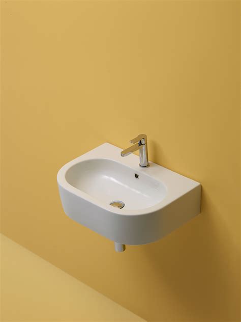 Soluzioni per bagni con lavabi piccoli le dimensioni minime per un bagno, sono stabilite dal regolamento edilizio che varia da comune a comune, in genere si calcola uno spazio di cm 170×210 con la. Lavabi Piccoli Dimensioni