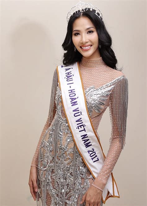 Trong buổi họp báo, hoàng thùy linh chia sẻ cô không muốn nhắc đến chuyện tiêu cực. Hoàng Thùy đáp trả "cực gắt" khi CĐM khuyên đi nâng cấp vòng 1