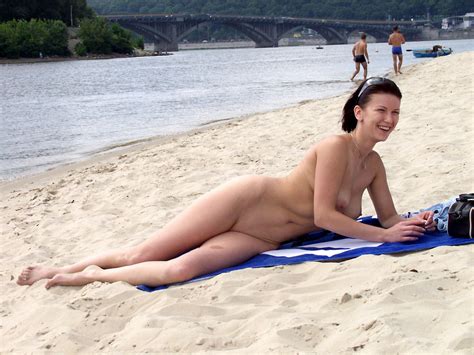 Ob4 In Gallery Naked Milf On The Beach Picture 4