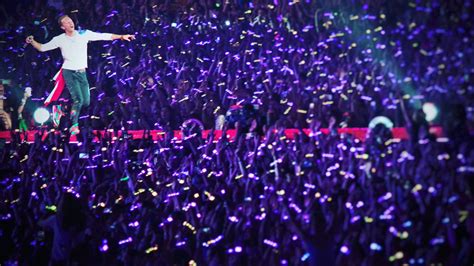 Xylobands Led Wristbands Lighting Up Coldplay On Tour Stringnet