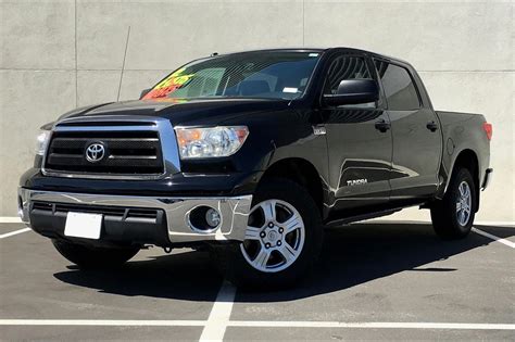 Selling a 2015 toyota tundra platinum 4x4 5.7l iforce, this truck is in amazing condition, beautiful interior with tons of options including diamond stitched black leather. Pre-Owned 2012 Toyota Tundra Grade RWD 4D CrewMax