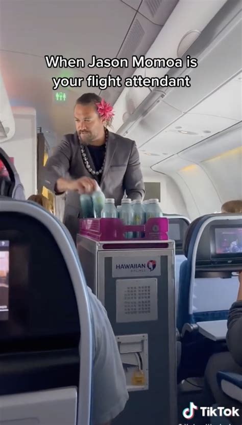 ‘aquaman jason momoa hands out water aboard flight gets called ‘aguaman