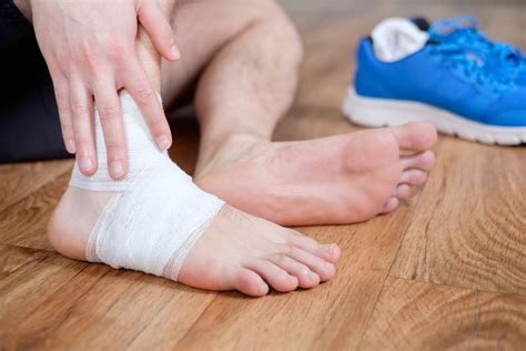 10 Causes Of Swollen Ankles Facty Health