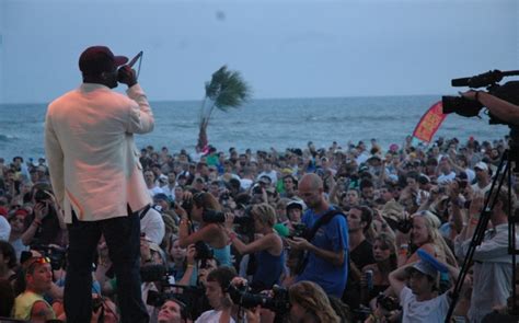 At the celebrating america concert that took place on the night of joe biden's inauguration, foo fighters performed a stirring version of times like these, which was similar to the one they performed on saturday night live in november. Paul Simon, Black Keys, Foo Fighters To Play Hangout Festival « American Songwriter