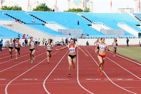 Cô cũng trở thành đại diện duy nhất của đông nam á tranh tài ở cư ly này tại olympic tokyo 2021. Quách Thị Lan ngã trầy vai sau cú rướn đoạt HCV chạy 400m ...