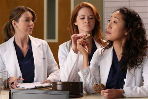 ‘greys Anatomy Recap Meredith Reveals Pregnancy — Season 9 Episode 11 Hollywood Life