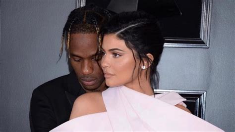 travis scott gives kylie jenner a shoutout during his concert says love you wifey 🎥 latestly