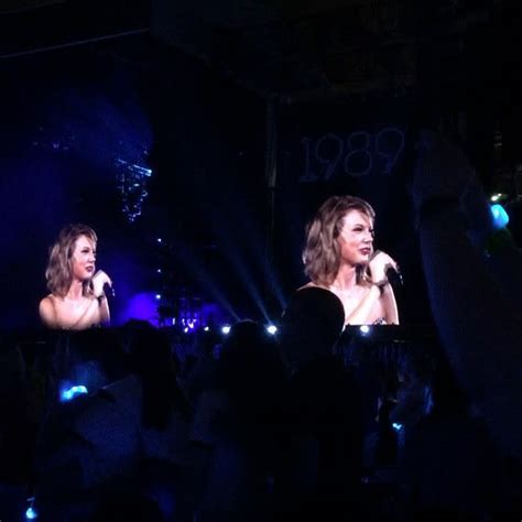Taylor Swift Suffers Stage Mishap After Lorde Makes Surprise Appearance