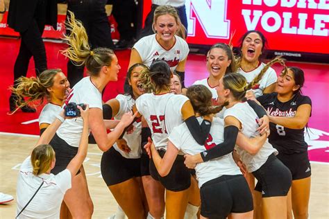 Husker Volleyball Dominate Big Ten Conference Honors Yahoo Sports