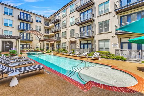 La Maison River Oaks Revere St Houston Tx Apartments For Rent