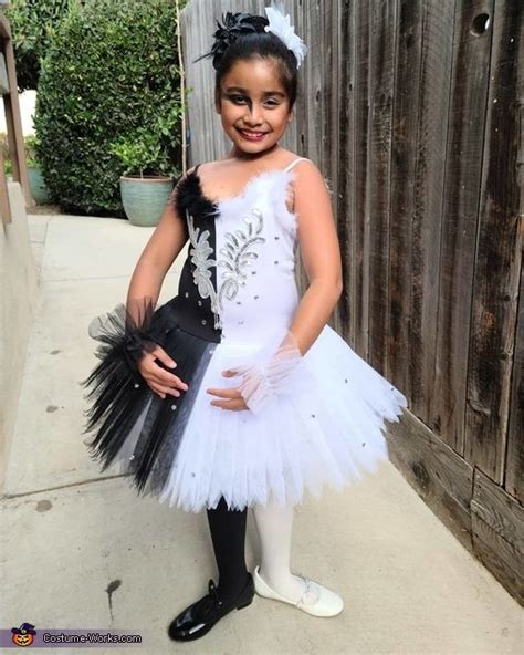 Black And White Swan Halloween Costume Contest At Costume Works Com