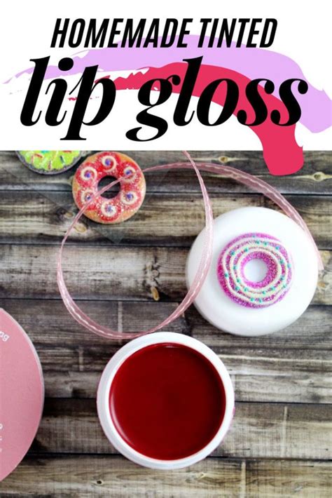 This red diy lip gloss is super easy to make, and the best part is that it uses only two natural ingredients! Tinted Lip Gloss Recipe with a Pop of Color for Fresh Summer Looks