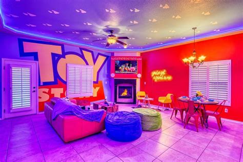 🤠there Is A Toy Story Themed Airbnb