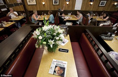 Бар в lodi, new jersey. James Gandolfini dead: Fans pay tribute at NJ ice cream ...