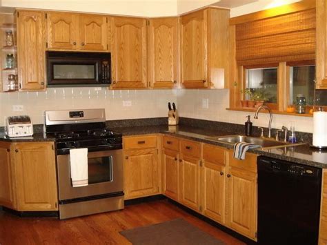 Almost any color coordinates with light oak cabinets as long as it doesn't clash. Nice Kitchen Color Ideas with Oak Cabinets | Honey oak ...