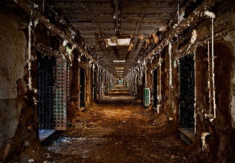 Haunting Images Of Abandoned Holmesburg Prison In Philadelphia Mirror